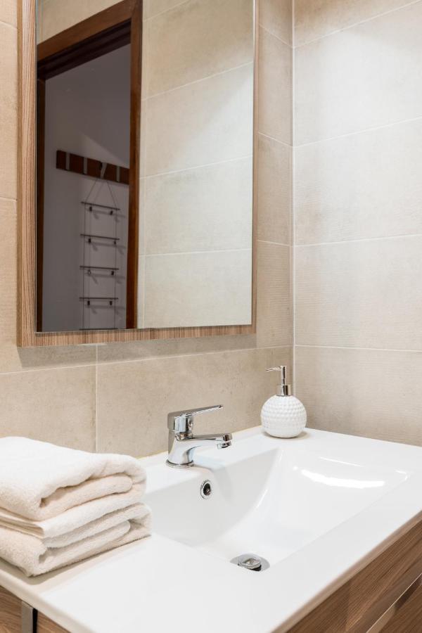 Holi-Rent Procurador Apartment เซบีญา ภายนอก รูปภาพ